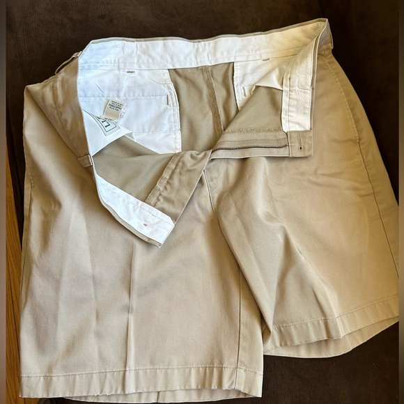 L.L.Bean Natural Fit Kaki Brown Shorts 100 % Cotton Sz 38 Pockets Thick Material - Picture 7 of 13